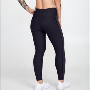 NWOT SOULCYCLE NOVELTY INSET LEGGINGS (SMALL)